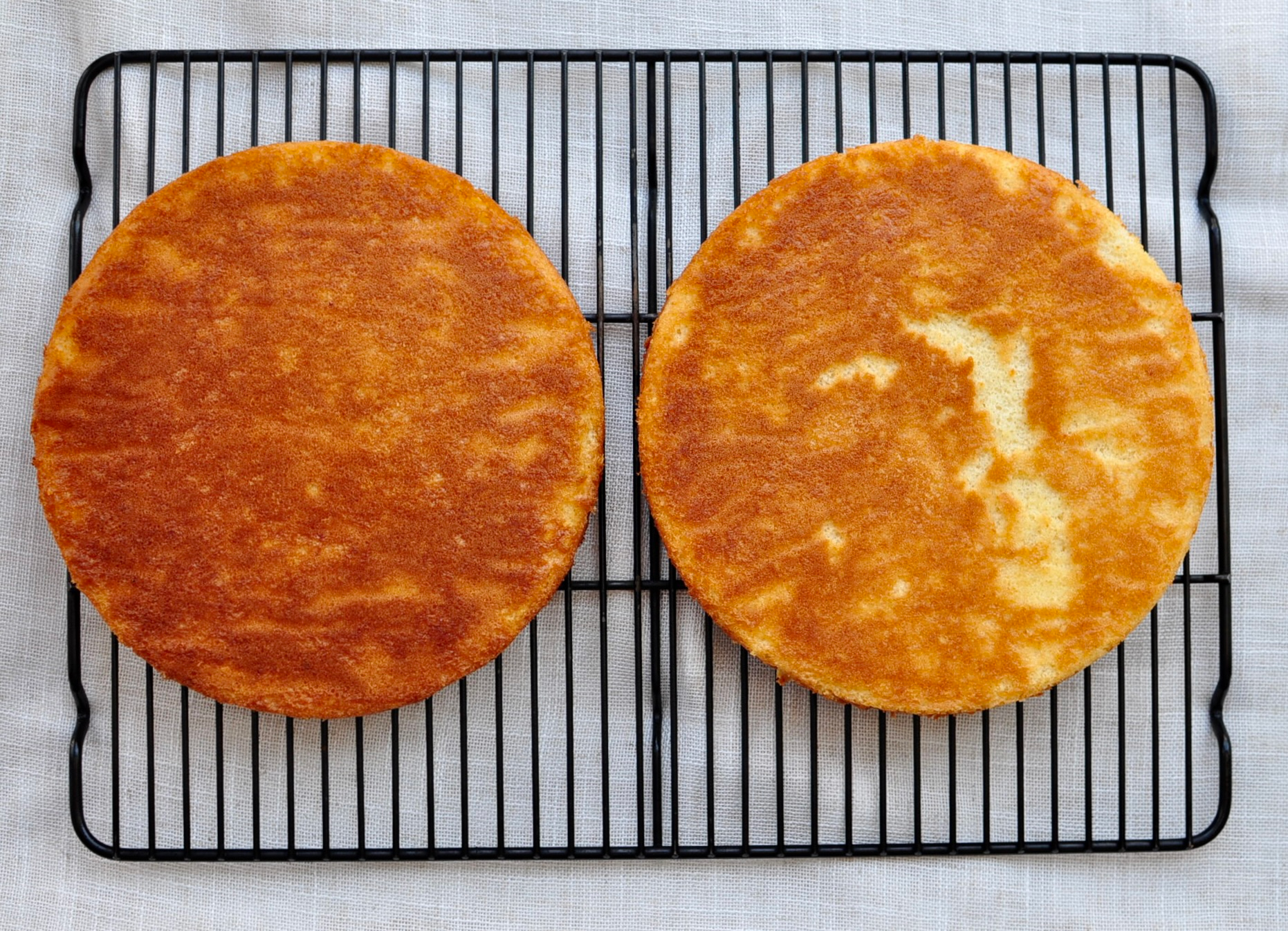 Cakes cooling on wire rack