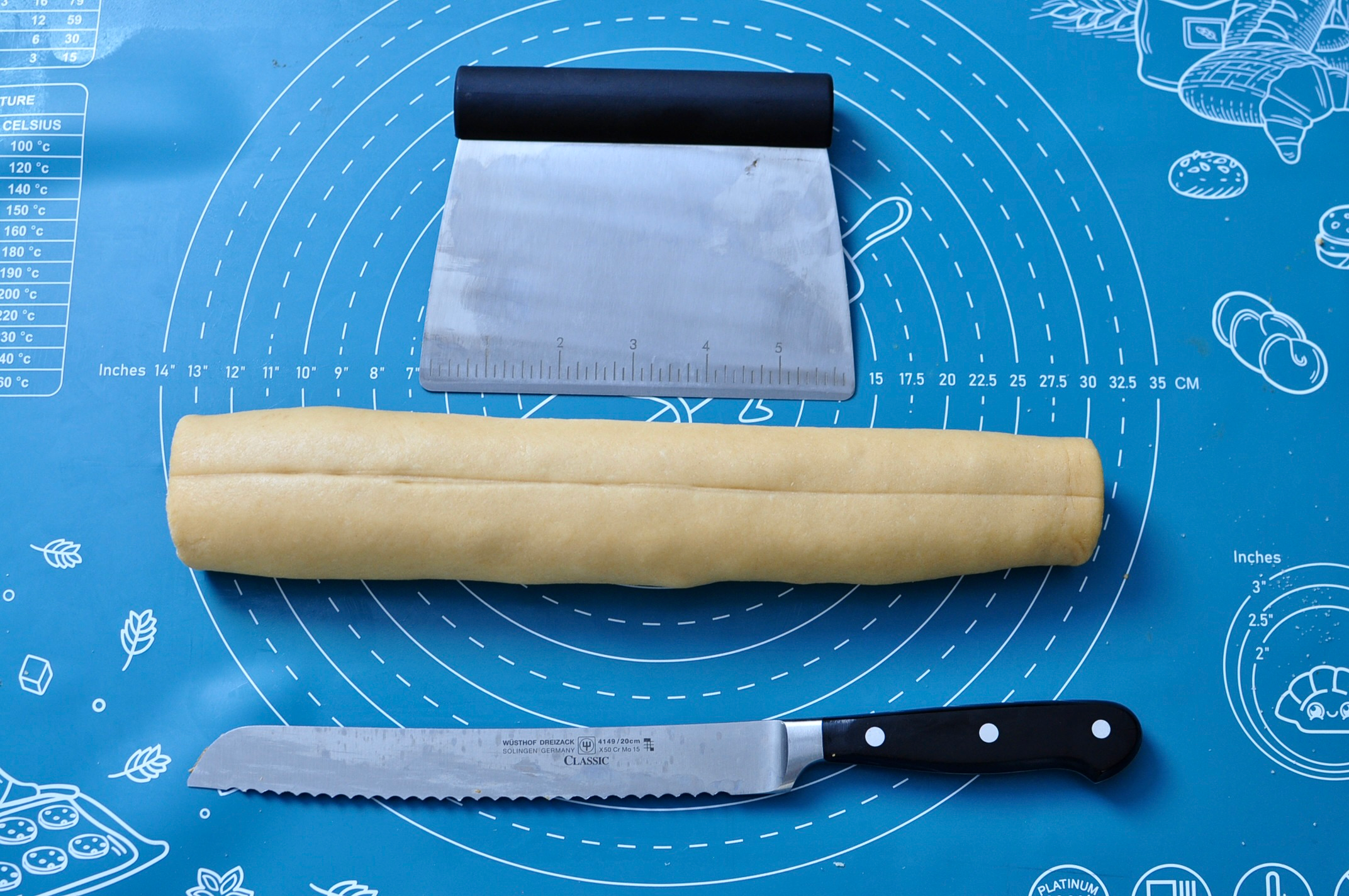where to cut the Babka dough log 