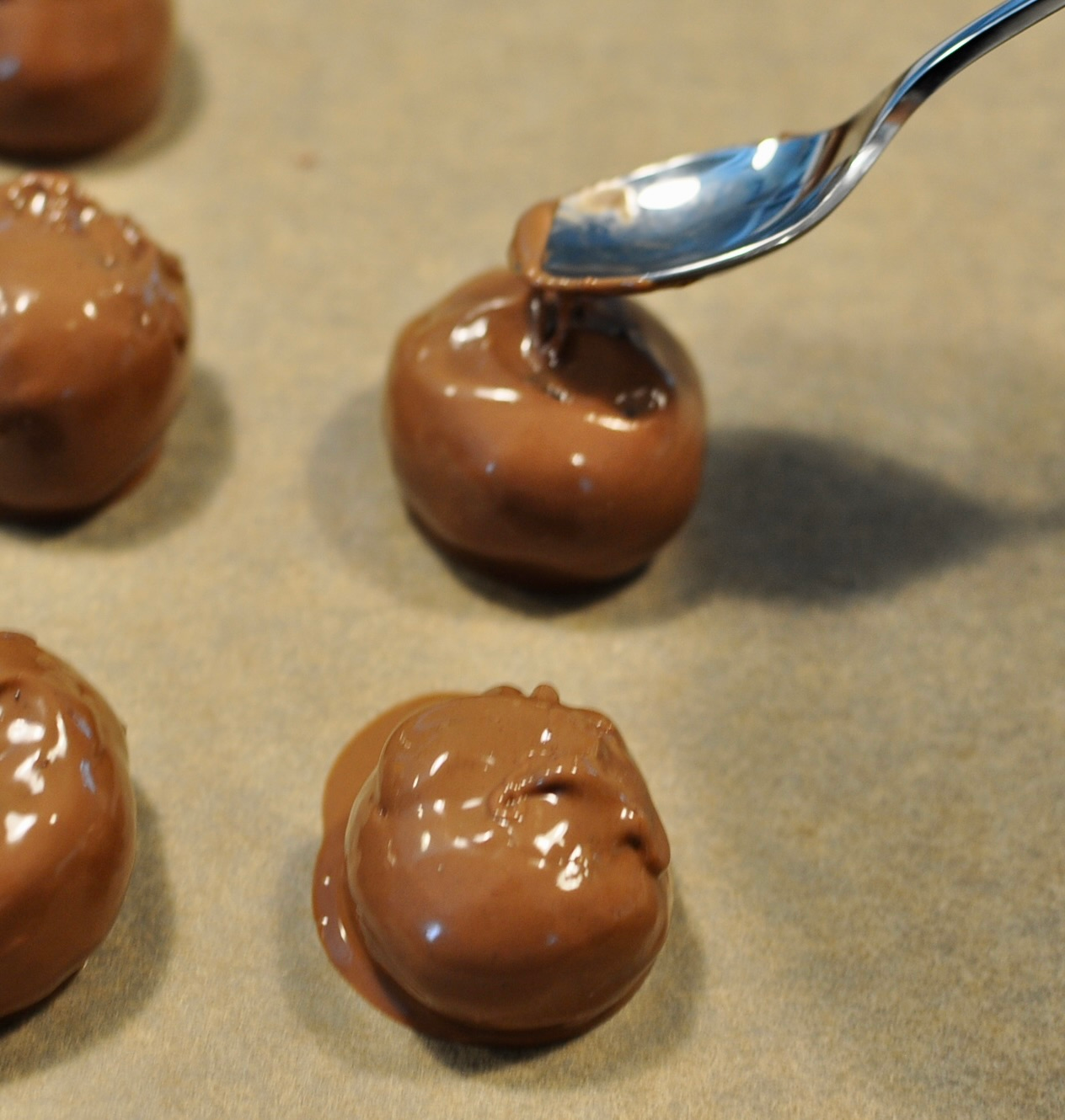 Chocolate Dipped Oreo Truffles Instructions