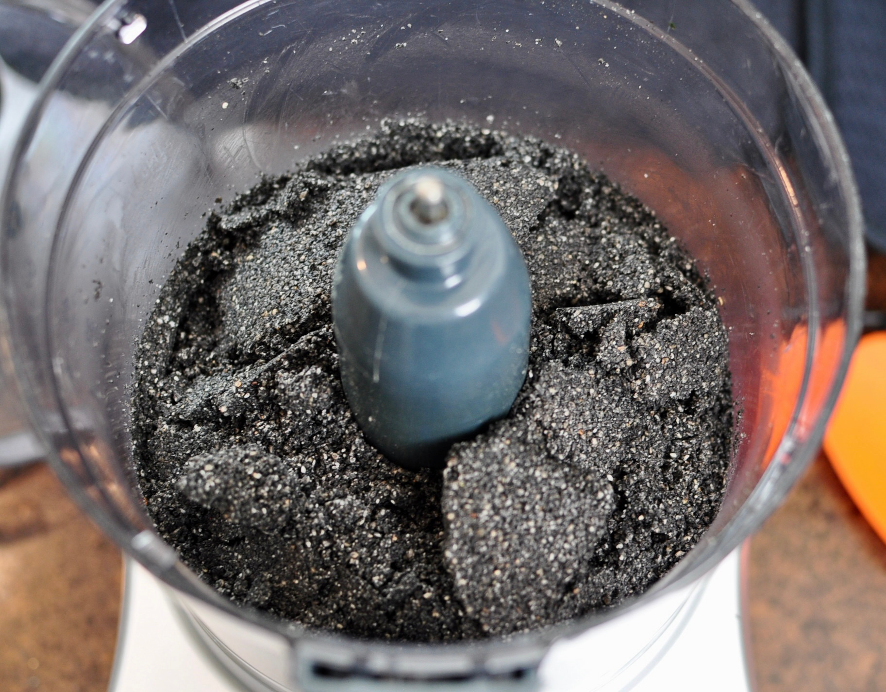 Grind Sesame Seeds for Sesame Paste