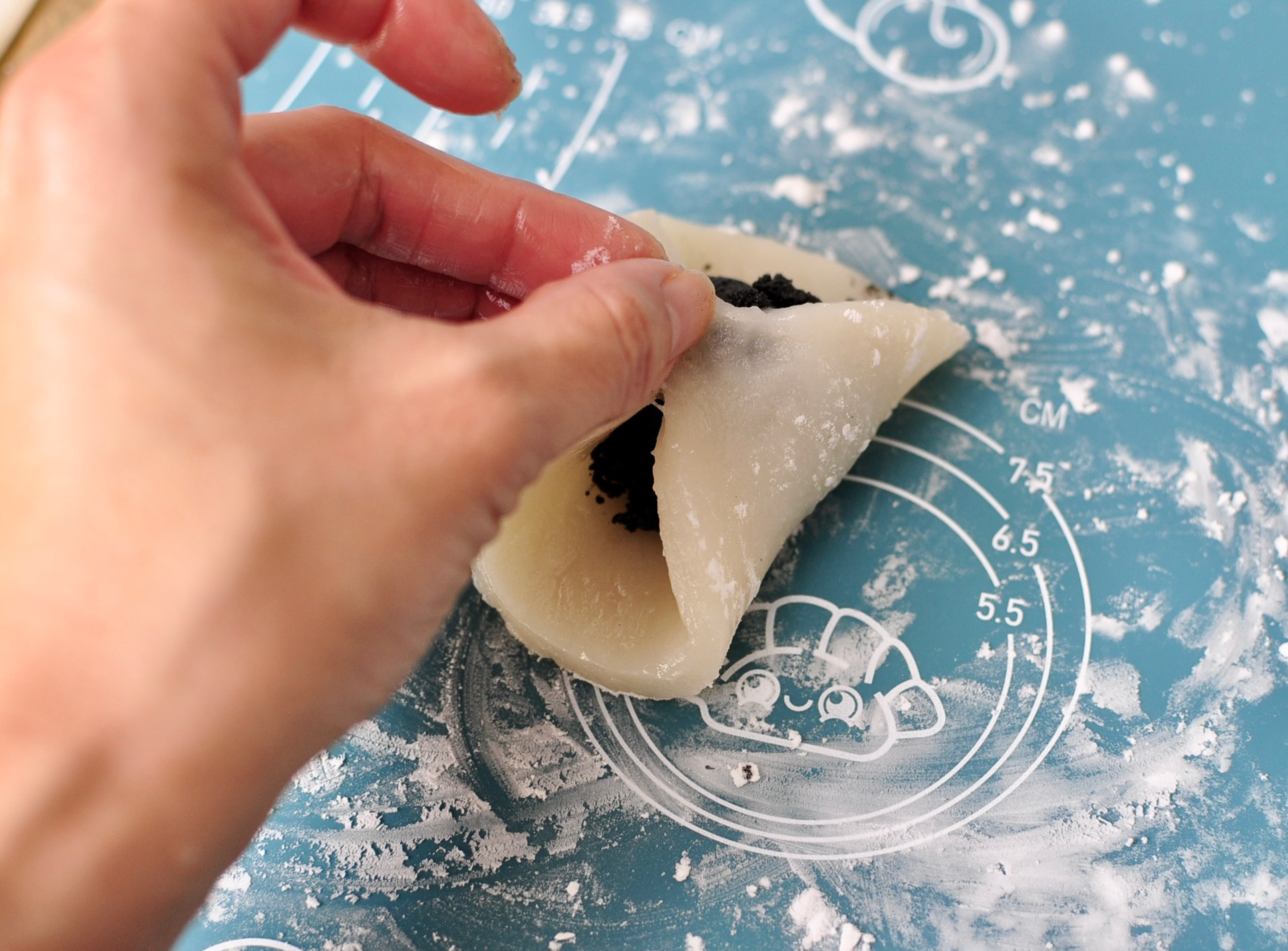 Mochi Pull and Pinch for Daifuku Black Sesame