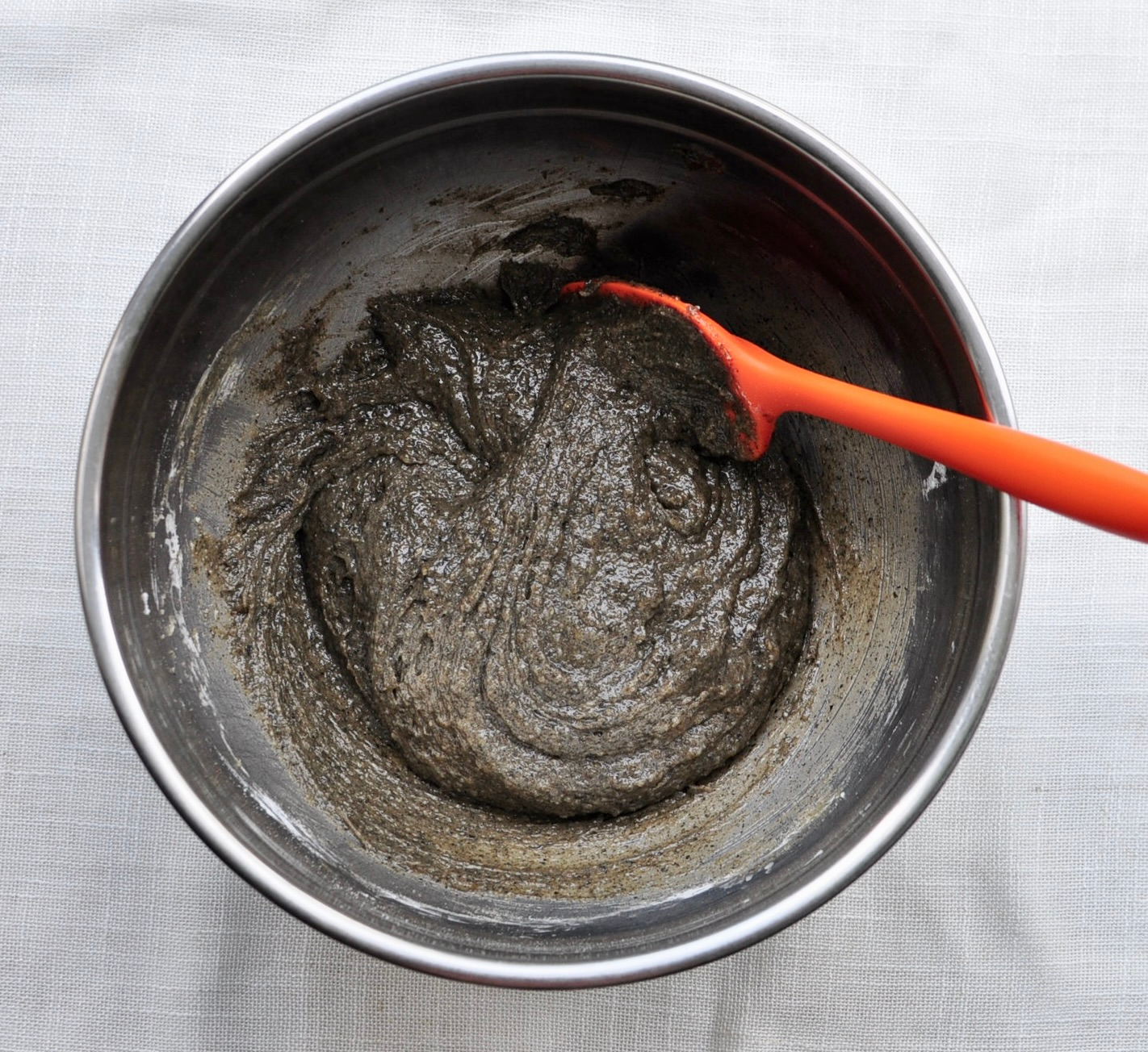 black sesame powder and milk for black sesame paste