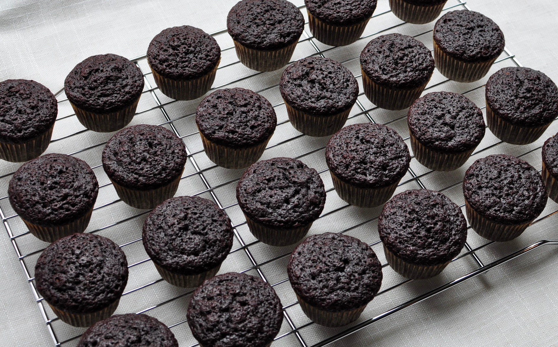 Easy Moist Light Chocolate Cupcakes Recipe
