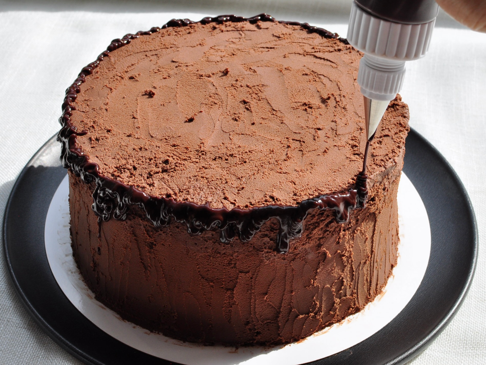 How to make the drips on chocolate ganache drip cake